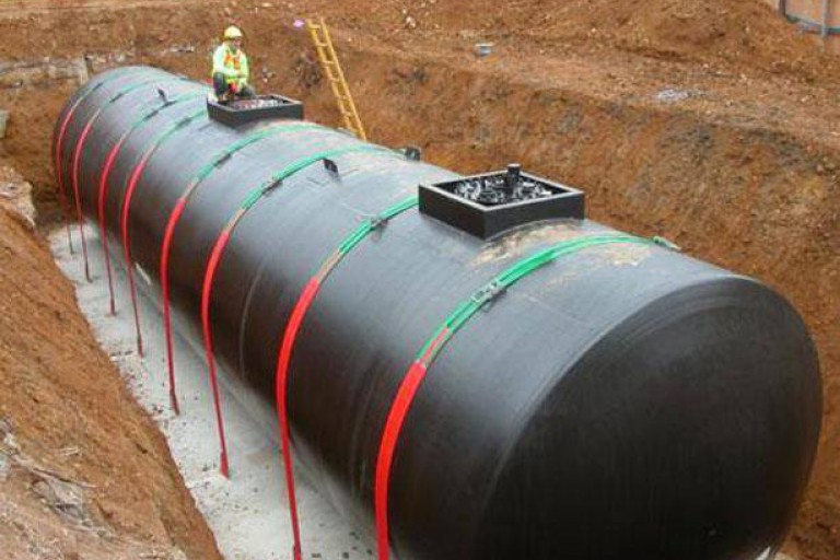 خزانات وقود تحت الأرض